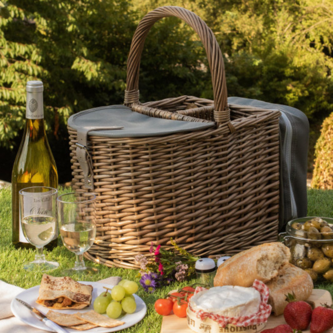 Vintage 2 Bottle Picnic Basket with Chilled Compartment